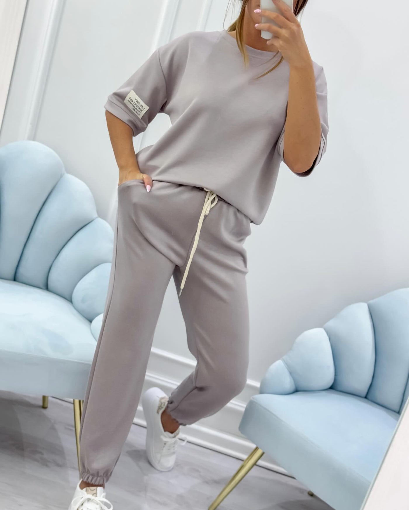 Djana dámská dvoudílná souprava – minimalistický outfit s tričkem a joggery