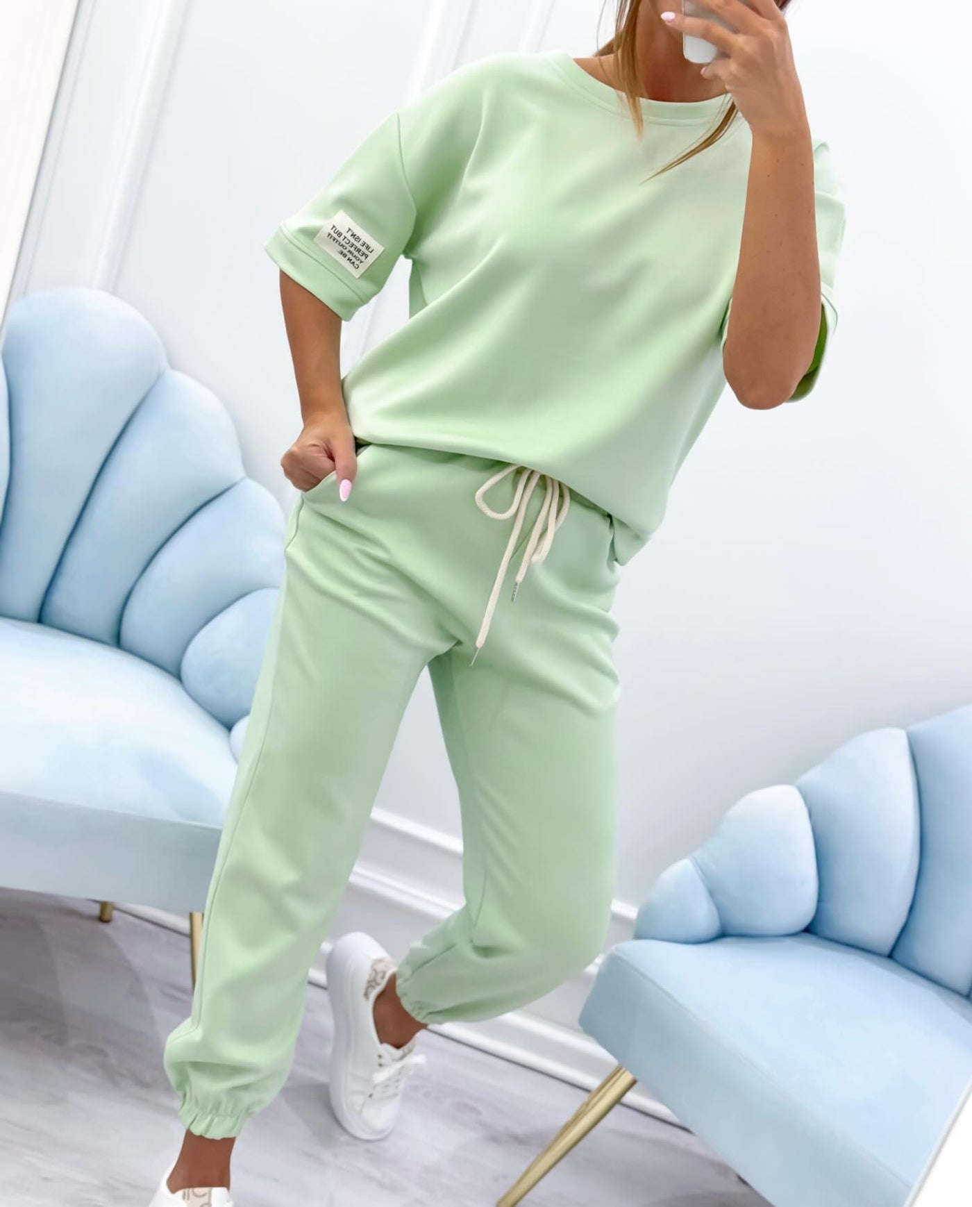Djana dámská dvoudílná souprava – minimalistický outfit s tričkem a joggery