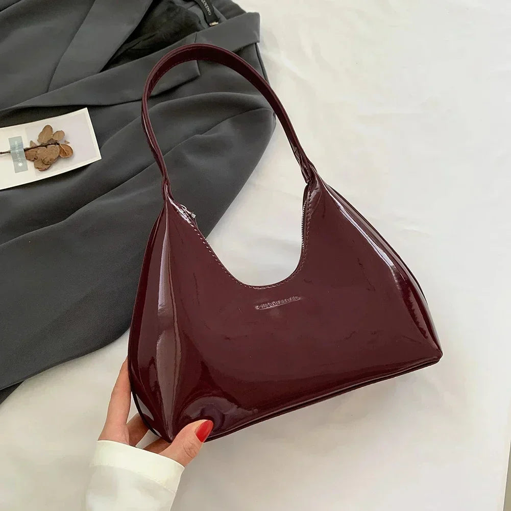 Vera™ – Elegantní bordó kabelka přes rameno s lakovaným povrchem