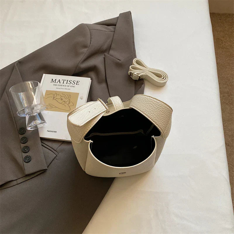 Iris™ – Elegantní taška typu bucket s koženým vzhledem