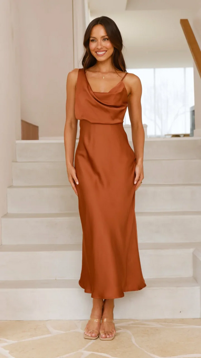 Elegantní dlouhé šaty pro ženy s tenkými ramínky
