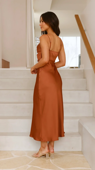 Elegantní dlouhé šaty pro ženy s tenkými ramínky